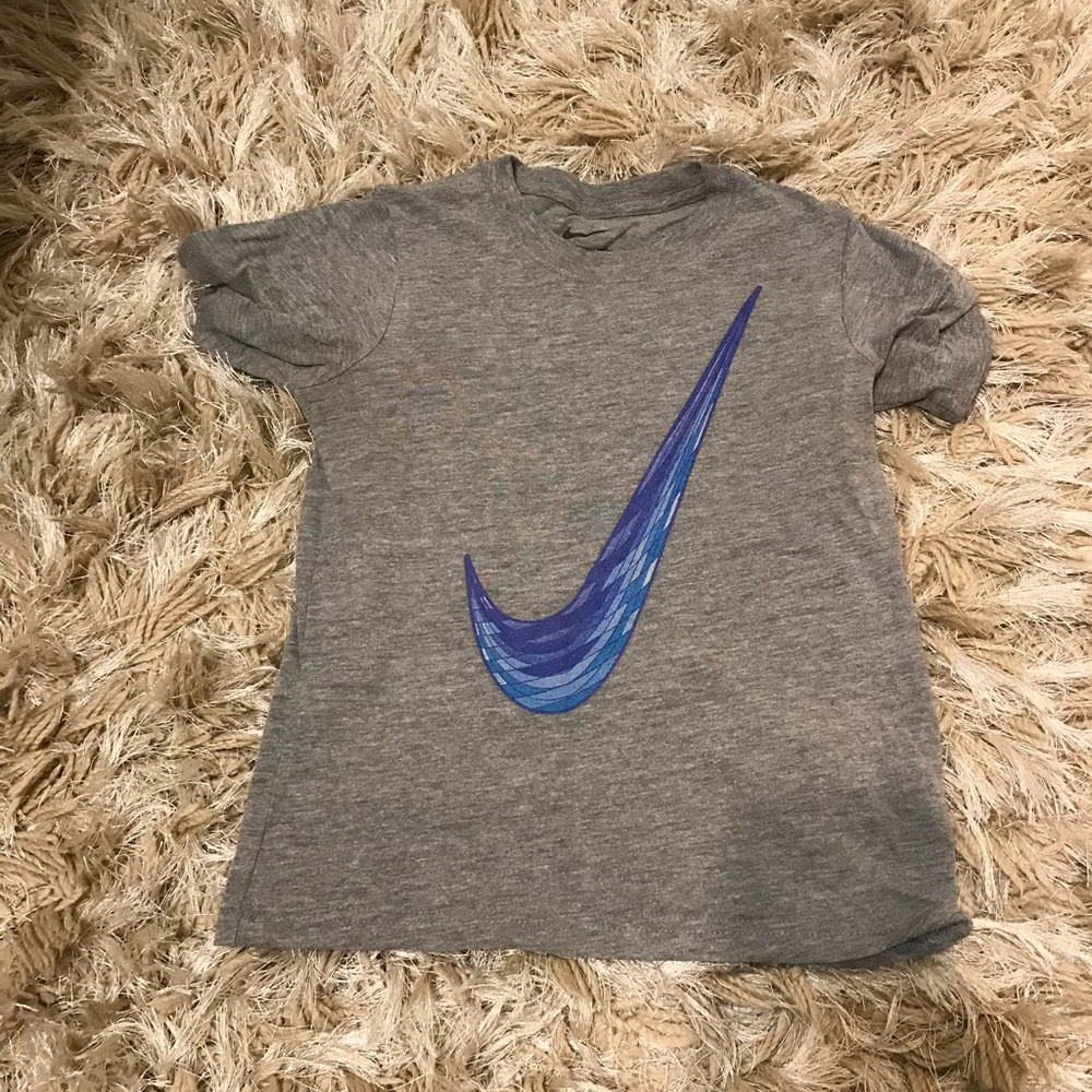 kids gray nike tee